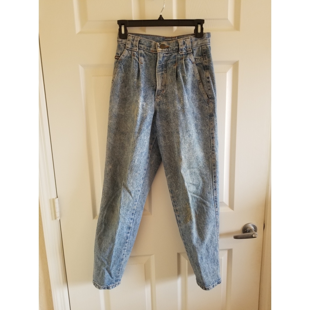 Vintage acid wash high waist pleated mom jeans